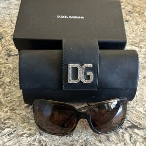 Gently used genuine Dolce & Gabbana sunglasses w/tortise shell pattern